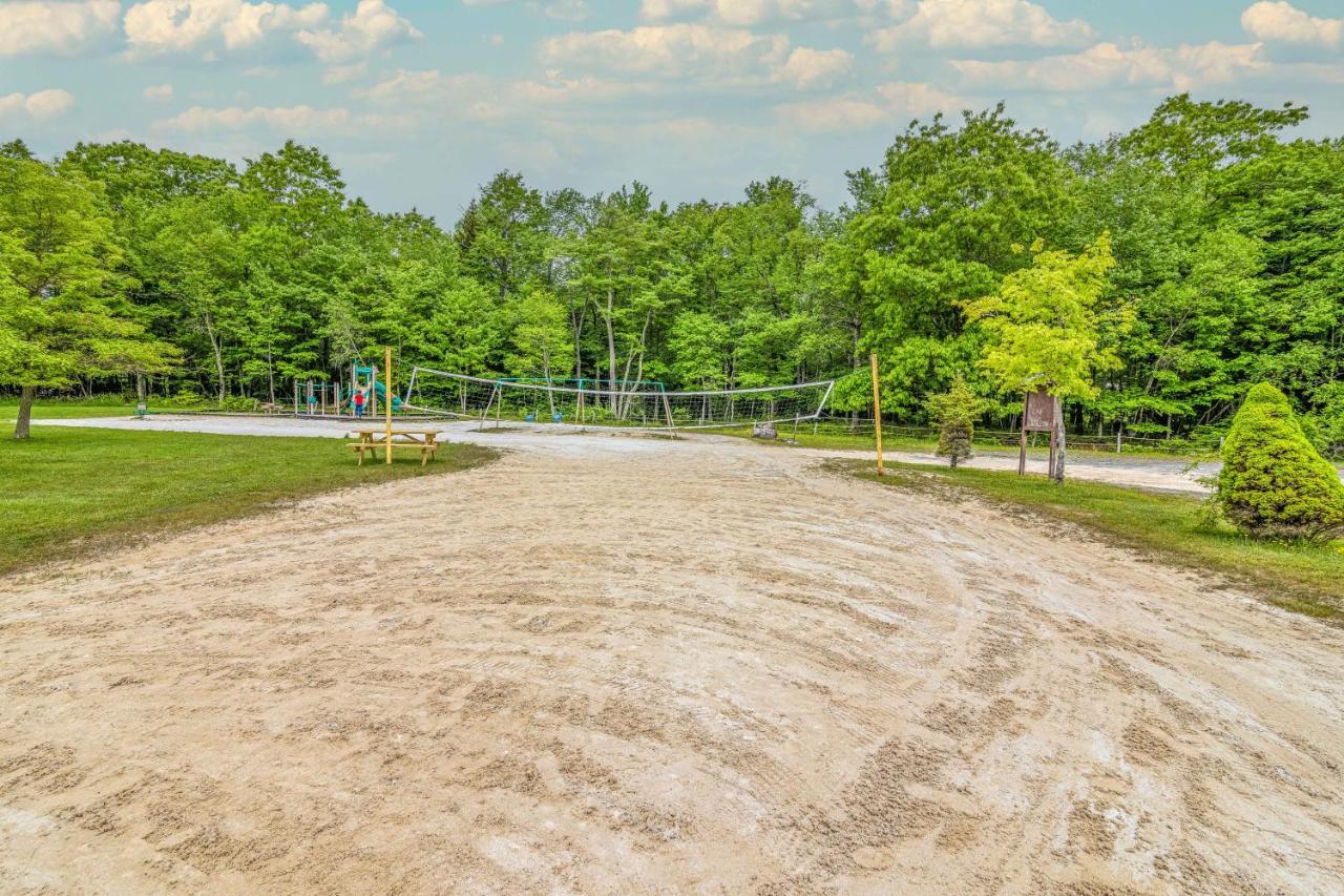 Lakeside Fun, Skiing, Waterpark, Relaxation, And Nature At Your Doorstep Locust Lakes Village Exterior photo