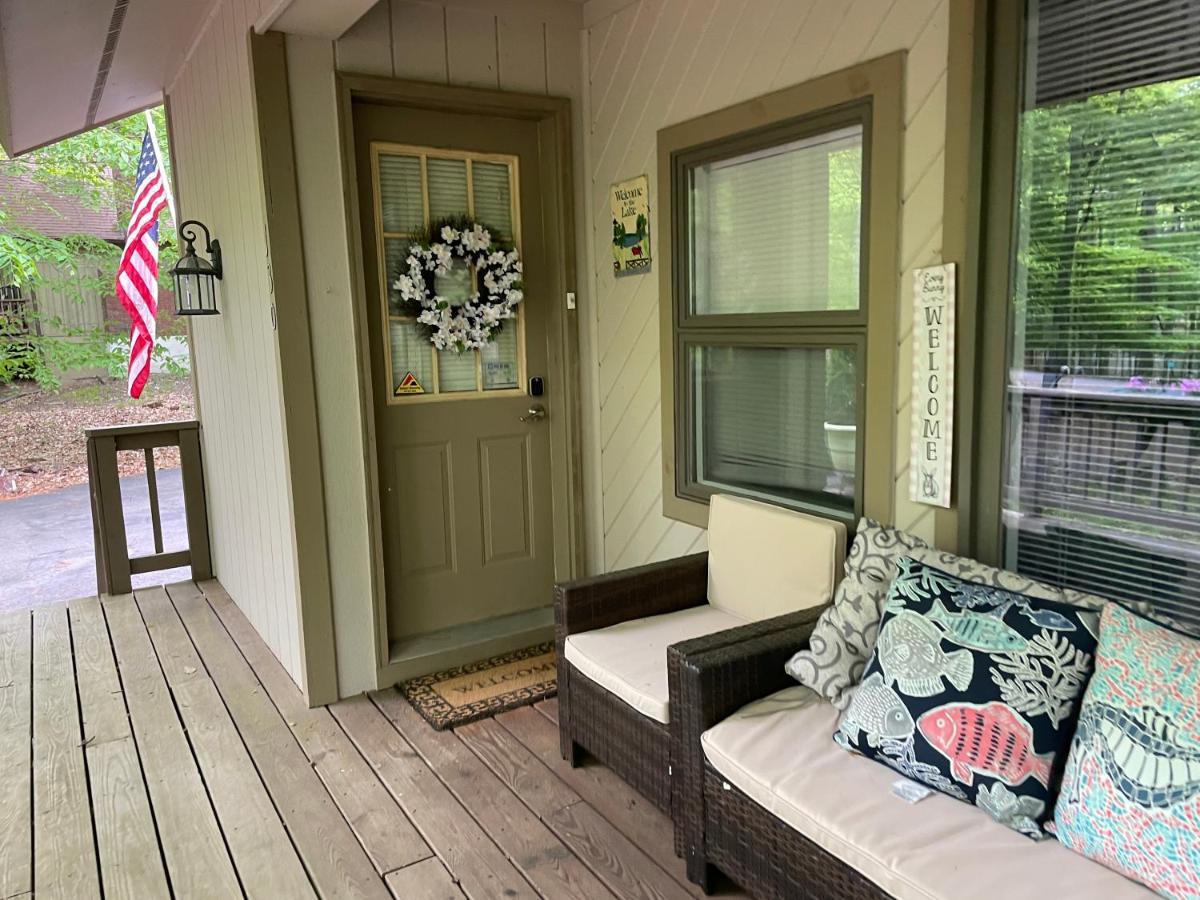 Lakeside Fun, Skiing, Waterpark, Relaxation, And Nature At Your Doorstep Locust Lakes Village Exterior photo
