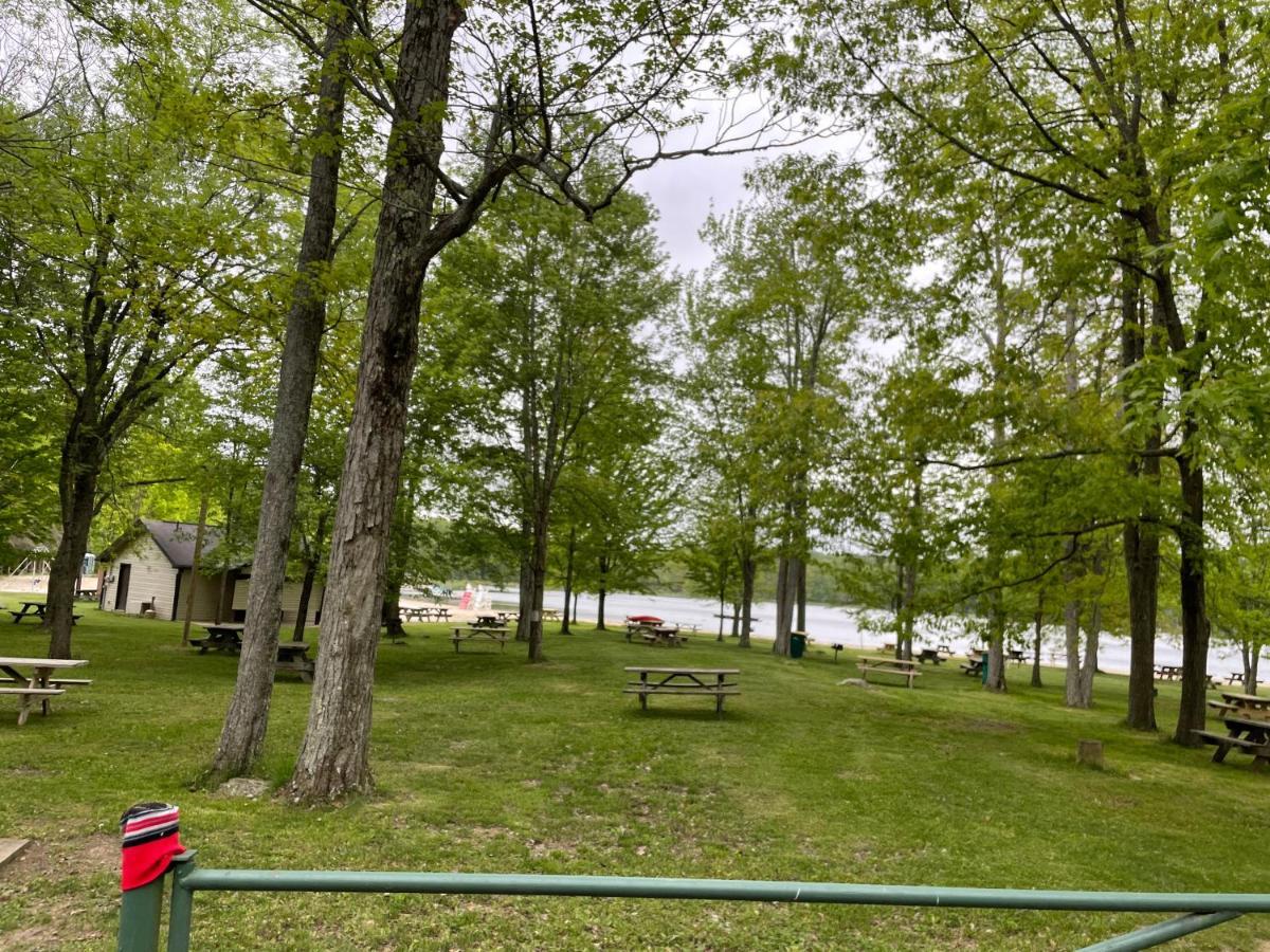 Lakeside Fun, Skiing, Waterpark, Relaxation, And Nature At Your Doorstep Locust Lakes Village Exterior photo